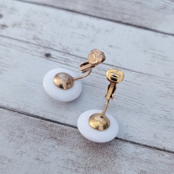 Vintage Clip On Earrings Retro White - Picture 5 of 5